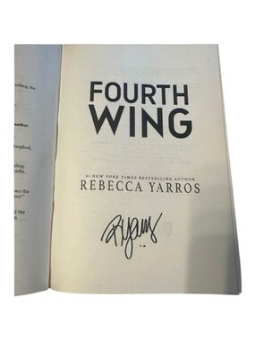 Signed hardback copy of Fourth Wing book with bonus content and sprayed edges